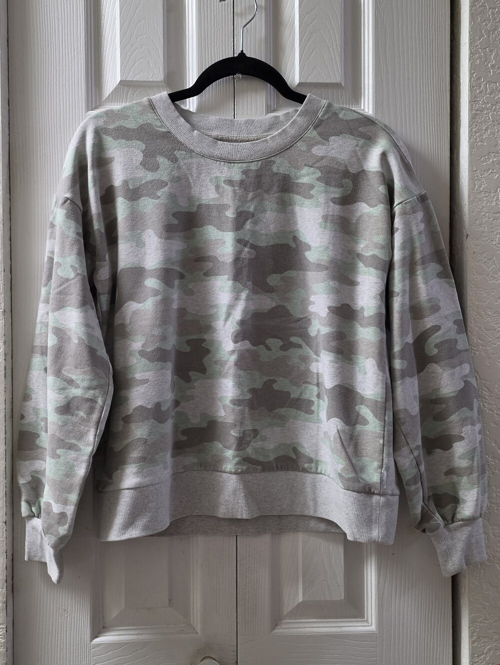 Eddie Bauer Women's Sweatshirt XS Gray Green Beige Fleece Crew Neck Camo